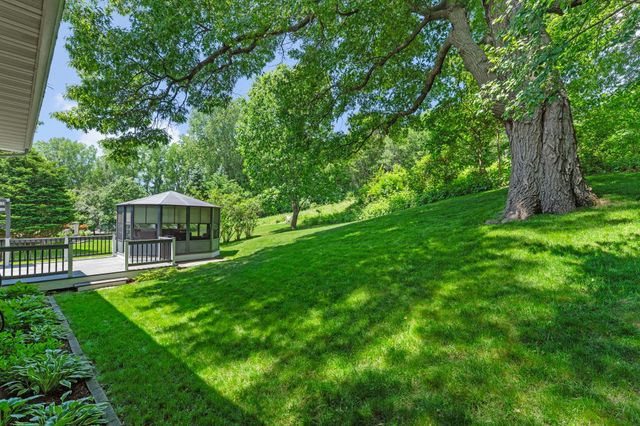 899 Park Knoll Drive, Eagan, MN 55123