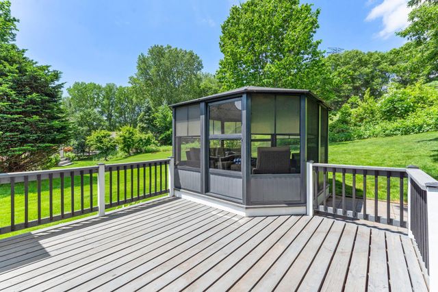 899 Park Knoll Drive, Eagan, MN 55123