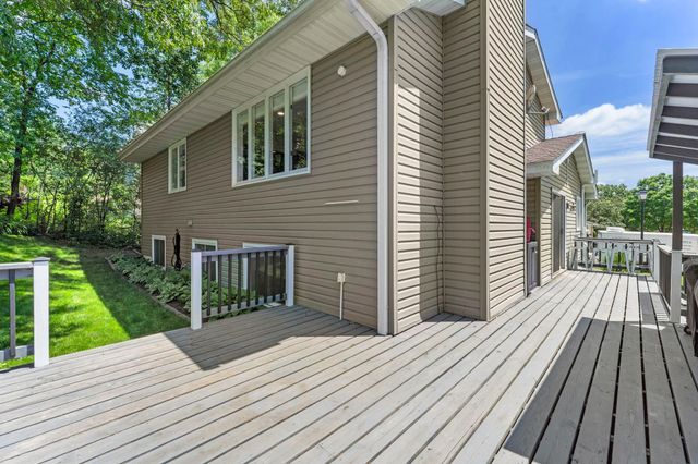 899 Park Knoll Drive, Eagan, MN 55123