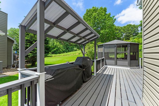 899 Park Knoll Drive, Eagan, MN 55123