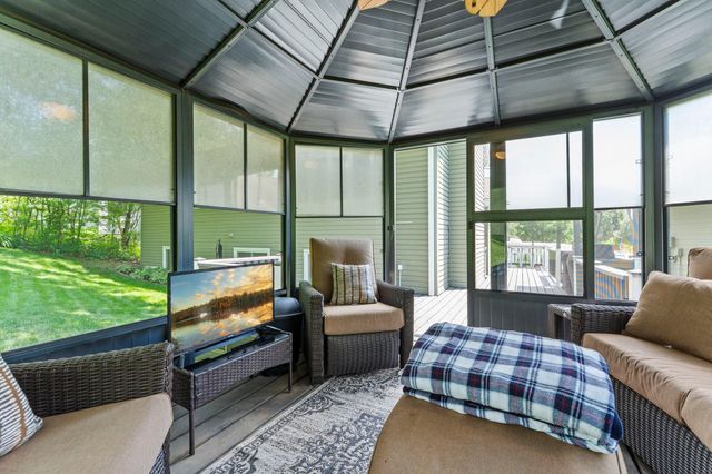 899 Park Knoll Drive, Eagan, MN 55123