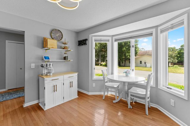 899 Park Knoll Drive, Eagan, MN 55123