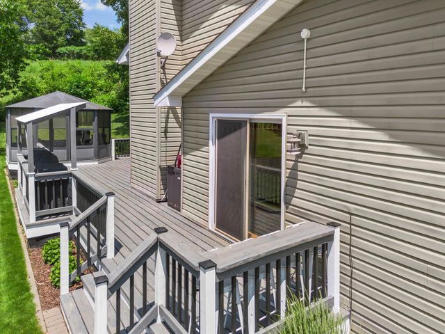 899 Park Knoll Drive, Eagan, MN 55123