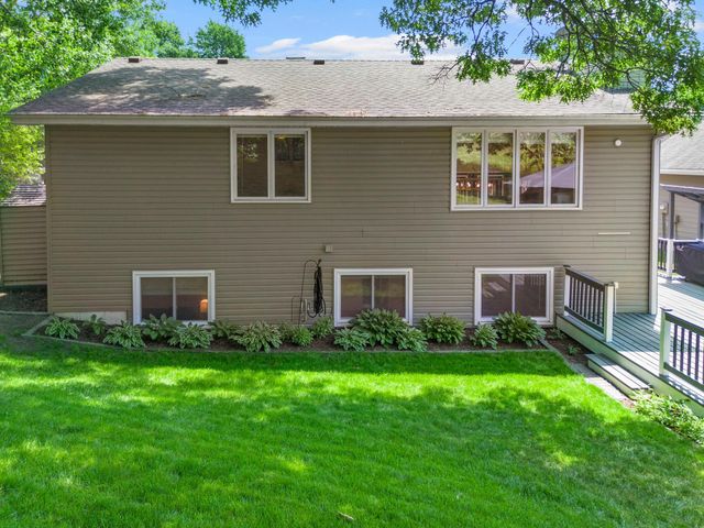 899 Park Knoll Drive, Eagan, MN 55123