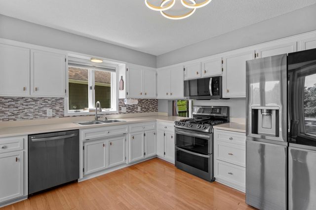 899 Park Knoll Drive, Eagan, MN 55123