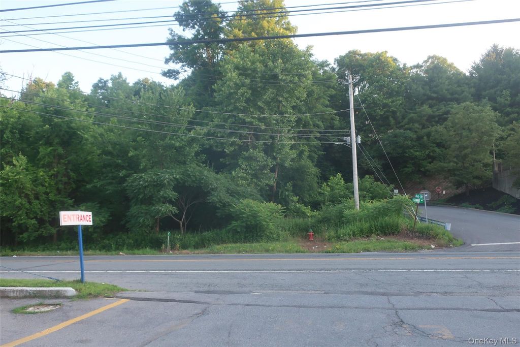 25 Rt-17M, Monroe, NY 10950 — exterior