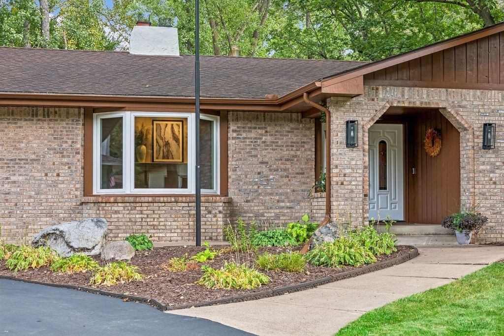 5505 W Danube Road, Fridley, MN 55432 — photo 2
