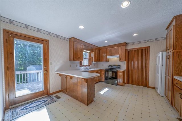 265 Rolling Green Drive, Winston-salem, NC 27107