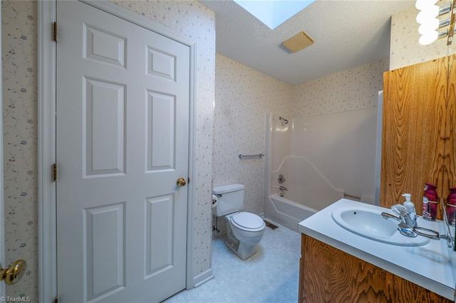 265 Rolling Green Drive, Winston-salem, NC 27107
