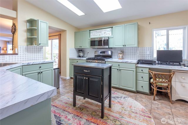 18566 Mason Court, Mount Vernon, WA 98274