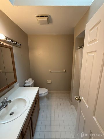 43 Dallenbach Lane, East Brunswick, NJ 08816