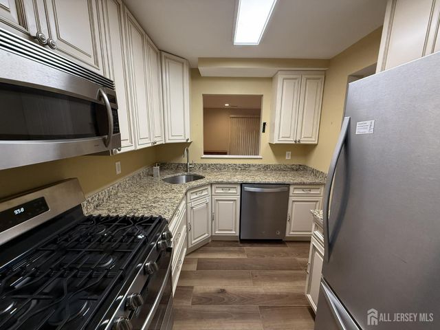 43 Dallenbach Lane, East Brunswick, NJ 08816