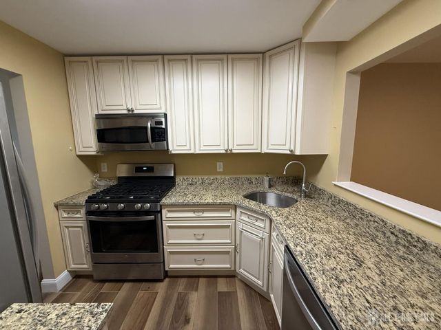 43 Dallenbach Lane, East Brunswick, NJ 08816