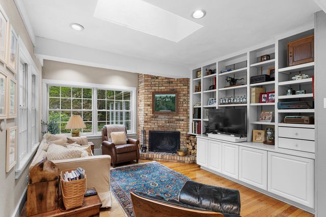 2699 Hickory Avenue, Rockford, IL 61114