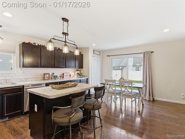 250 Fountain Park Drive, Waterford, MI 48327