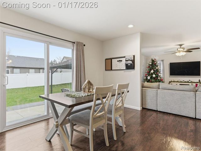 250 Fountain Park Drive, Waterford, MI 48327