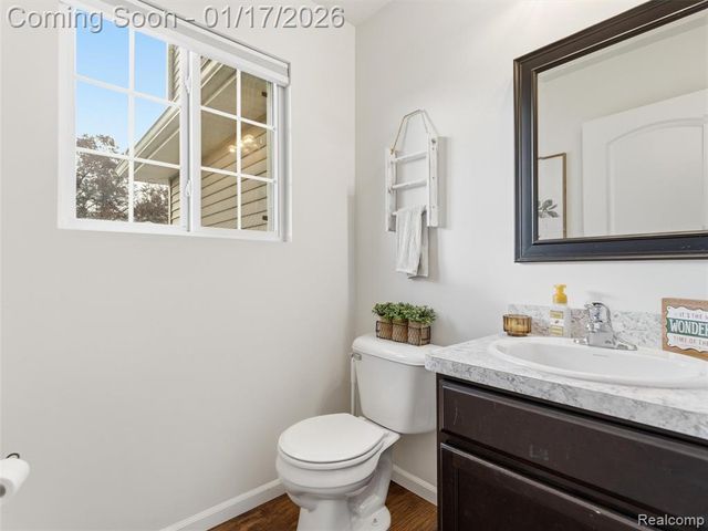 250 Fountain Park Drive, Waterford, MI 48327