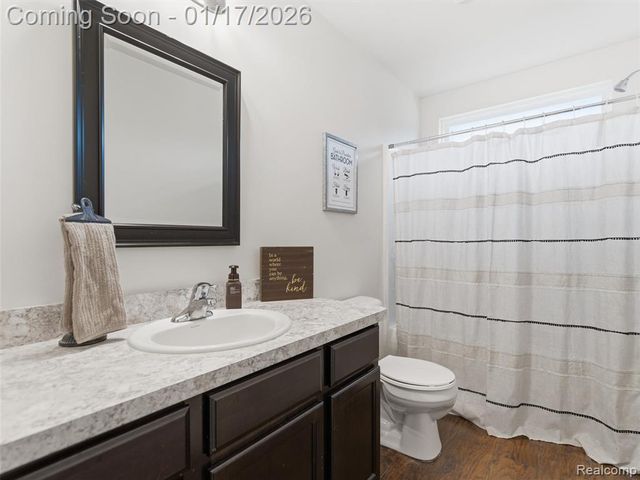 250 Fountain Park Drive, Waterford, MI 48327