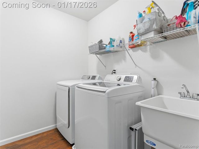 250 Fountain Park Drive, Waterford, MI 48327