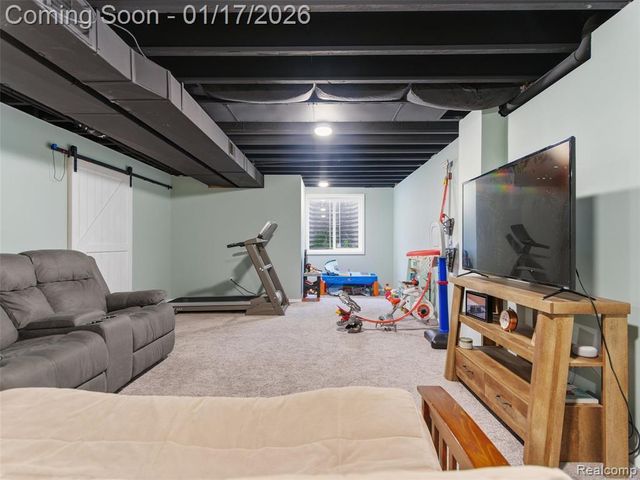 250 Fountain Park Drive, Waterford, MI 48327