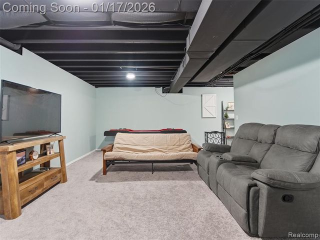 250 Fountain Park Drive, Waterford, MI 48327