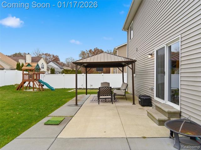 250 Fountain Park Drive, Waterford, MI 48327