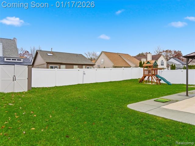 250 Fountain Park Drive, Waterford, MI 48327