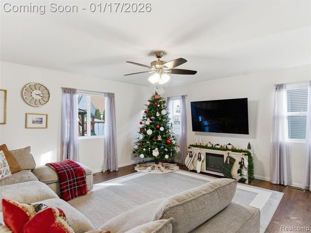 250 Fountain Park Drive, Waterford, MI 48327