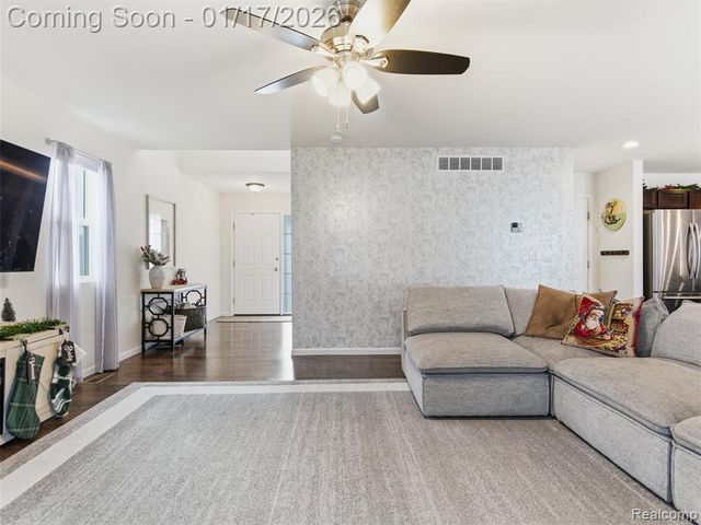 250 Fountain Park Drive, Waterford, MI 48327