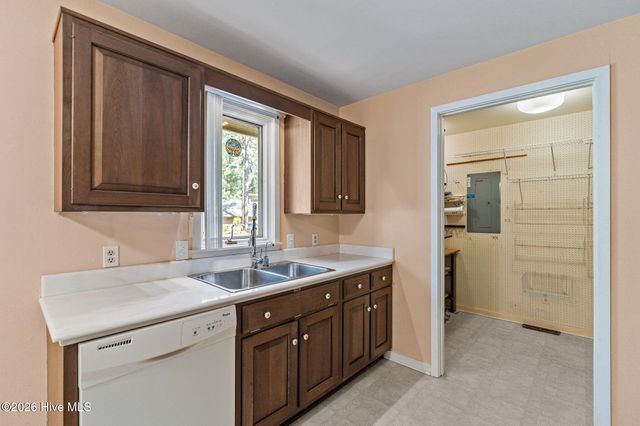 5 Village By The Lake Lane, Southern Pines, NC 28387