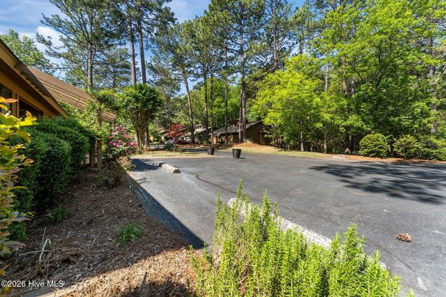 5 Village By The Lake Lane, Southern Pines, NC 28387