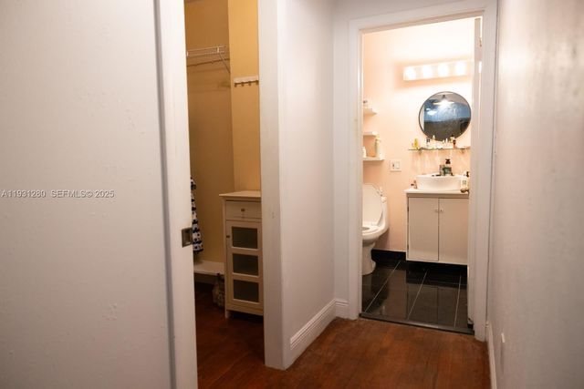 6260 SW 24th St B, Miami, FL 33155