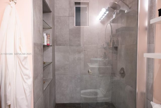 6260 SW 24th St B, Miami, FL 33155