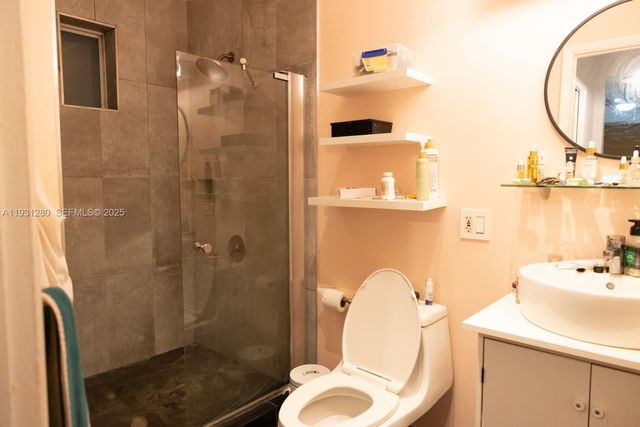 6260 SW 24th St B, Miami, FL 33155