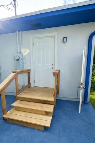 6260 SW 24th St B, Miami, FL 33155