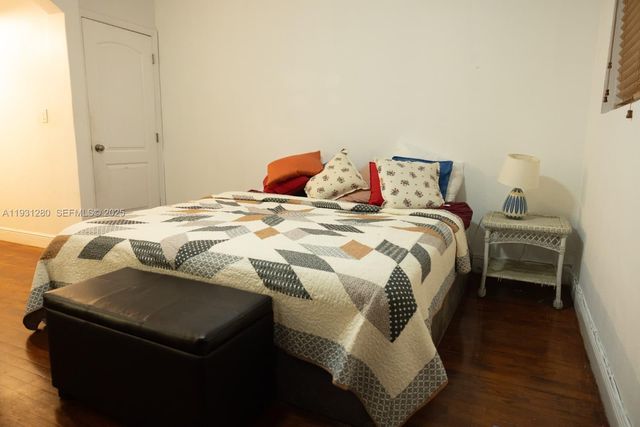 6260 SW 24th St B, Miami, FL 33155