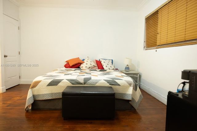 6260 SW 24th St B, Miami, FL 33155