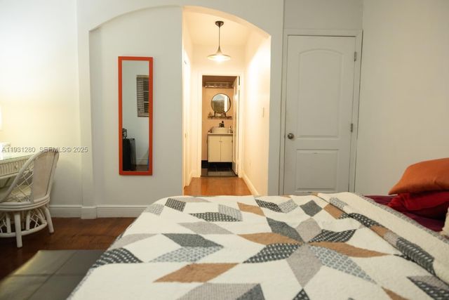 6260 SW 24th St B, Miami, FL 33155