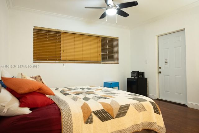 6260 SW 24th St B, Miami, FL 33155