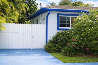 6260 SW 24th St B, Miami, FL 33155