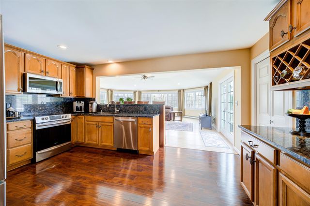 8 Strawberry Lane, Poughkeepsie, NY 12603