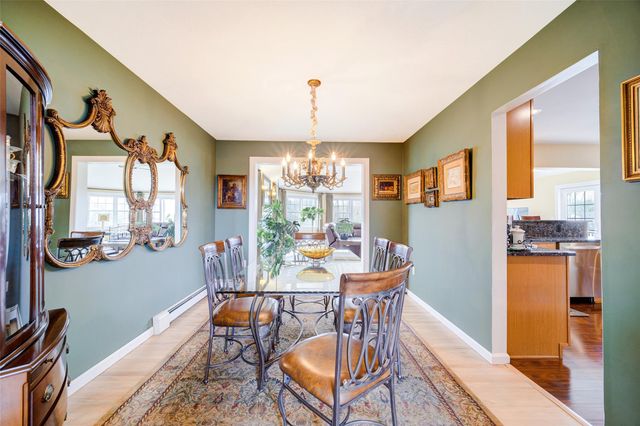 8 Strawberry Lane, Poughkeepsie, NY 12603
