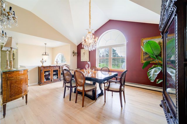 8 Strawberry Lane, Poughkeepsie, NY 12603