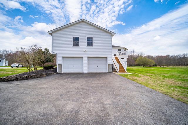 8 Strawberry Lane, Poughkeepsie, NY 12603