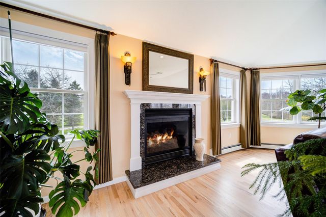 8 Strawberry Lane, Poughkeepsie, NY 12603