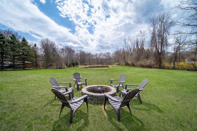 8 Strawberry Lane, Poughkeepsie, NY 12603