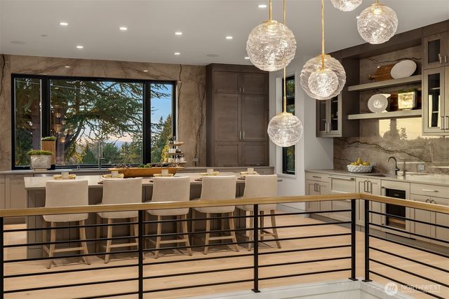 9607 NE 30th Place, Clyde Hill, WA 98004