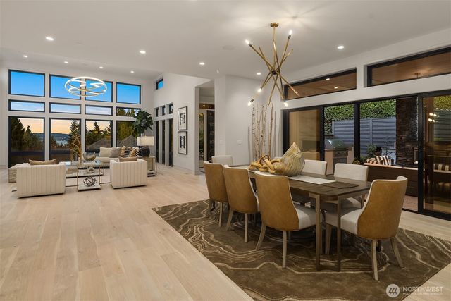 9607 NE 30th Place, Clyde Hill, WA 98004