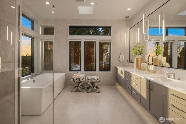 9607 NE 30th Place, Clyde Hill, WA 98004