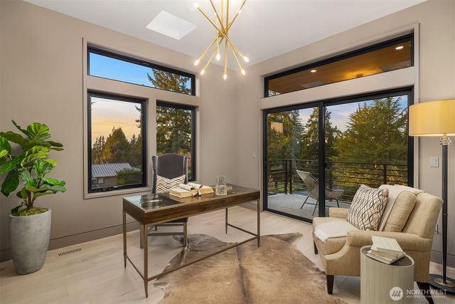 9607 NE 30th Place, Clyde Hill, WA 98004